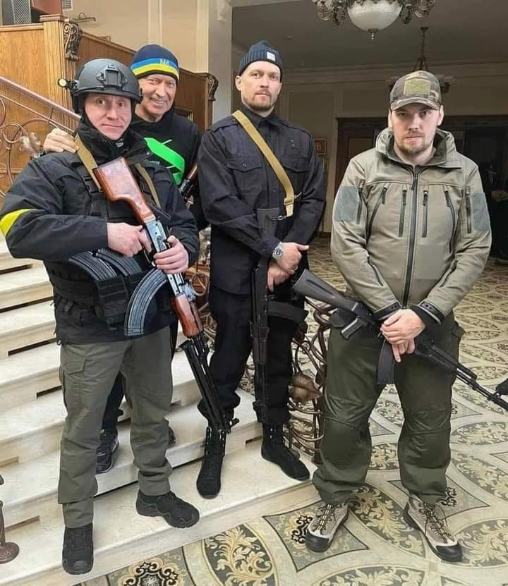  Oleksandr Usyk a pris les armes pour défendre sa nation face aux offensives russes